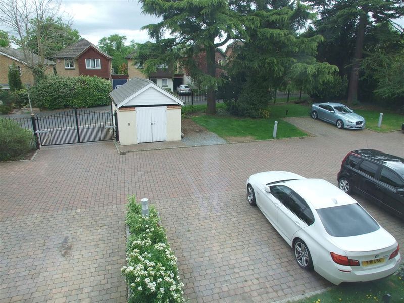 Flat Pampisford Road in Greater London