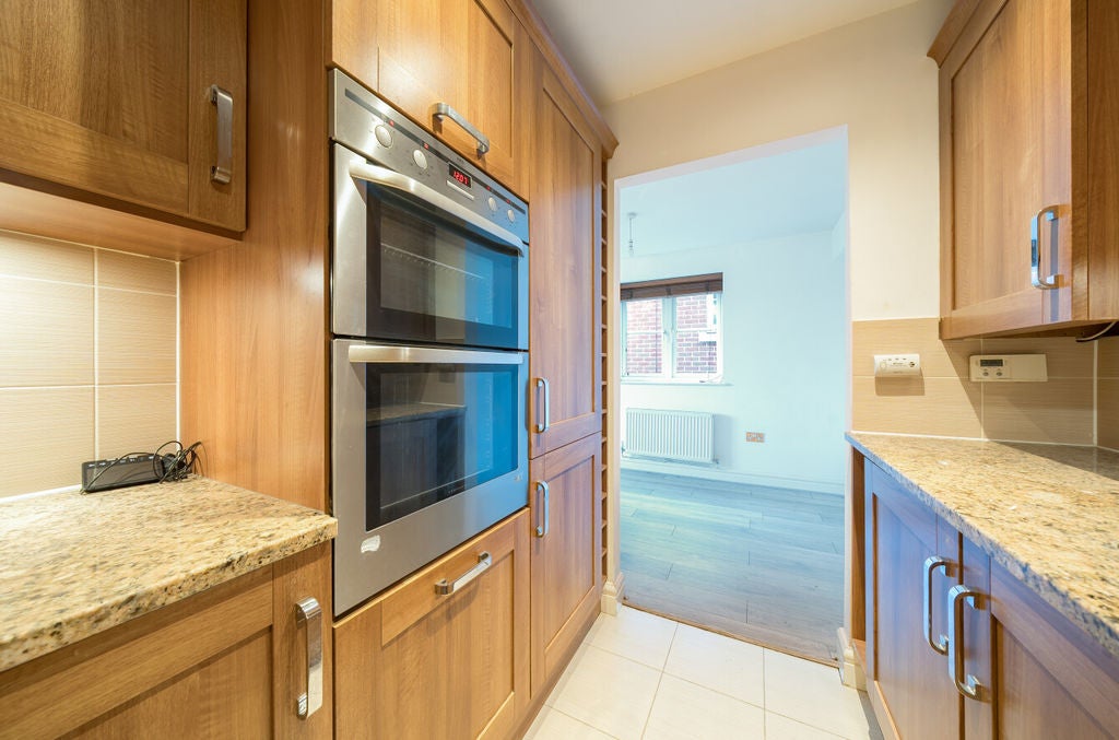 Flat Pampisford Road in Greater London