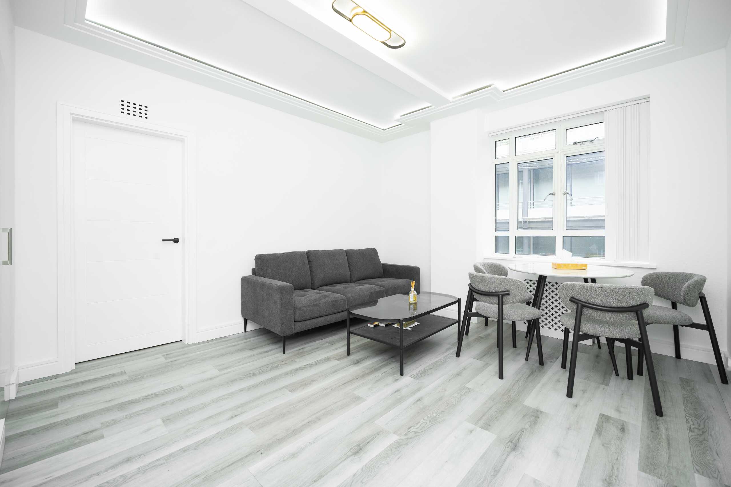 Flat Queen's Yard in Greater London