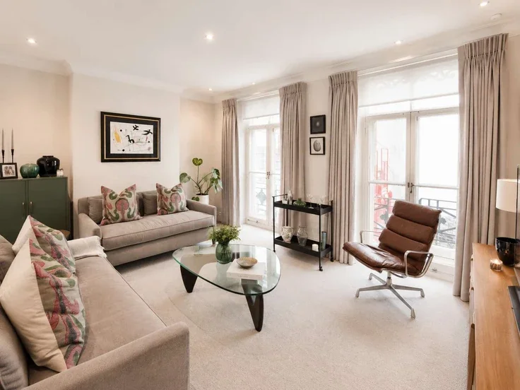 Flat Davies Street in City of Westminster