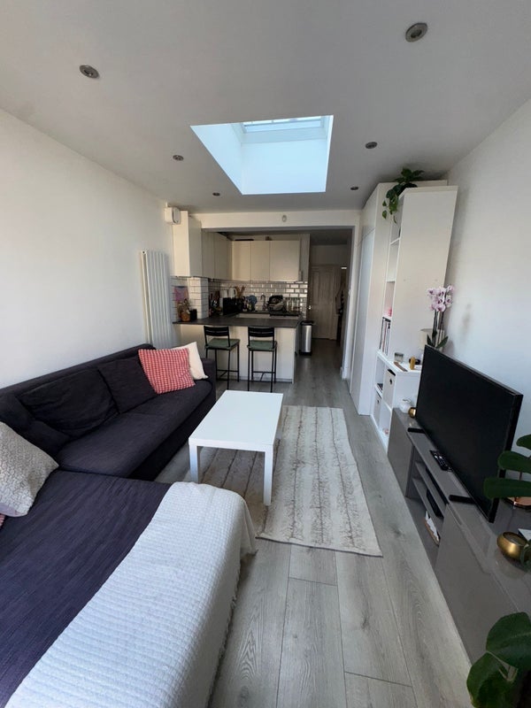 Room Worcester Road in Greater London