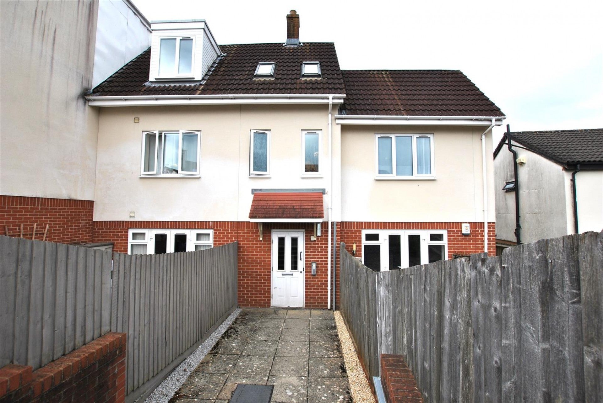 Flat Tibbott Walk in Bristol