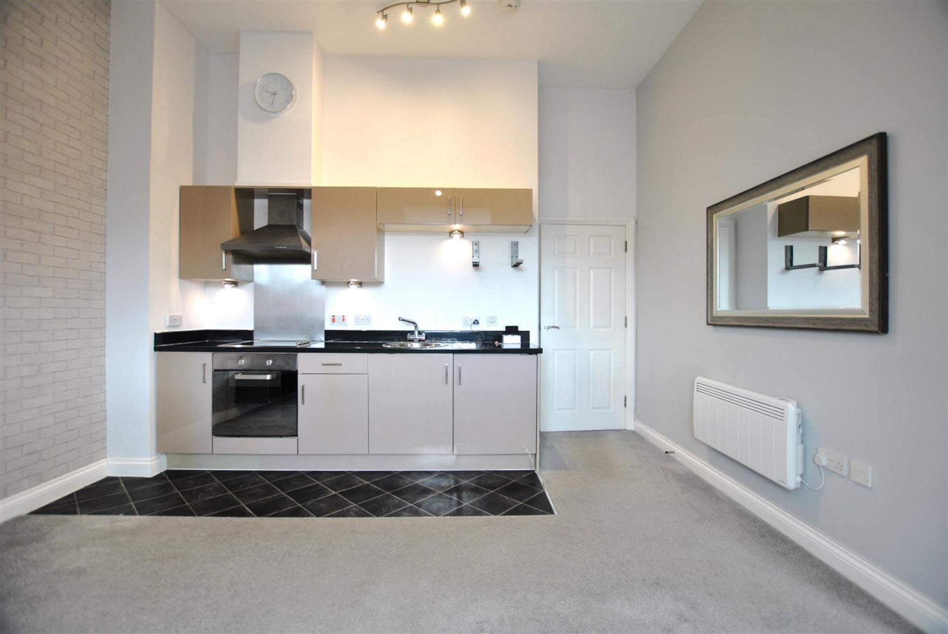 Flat Tibbott Walk in Bristol