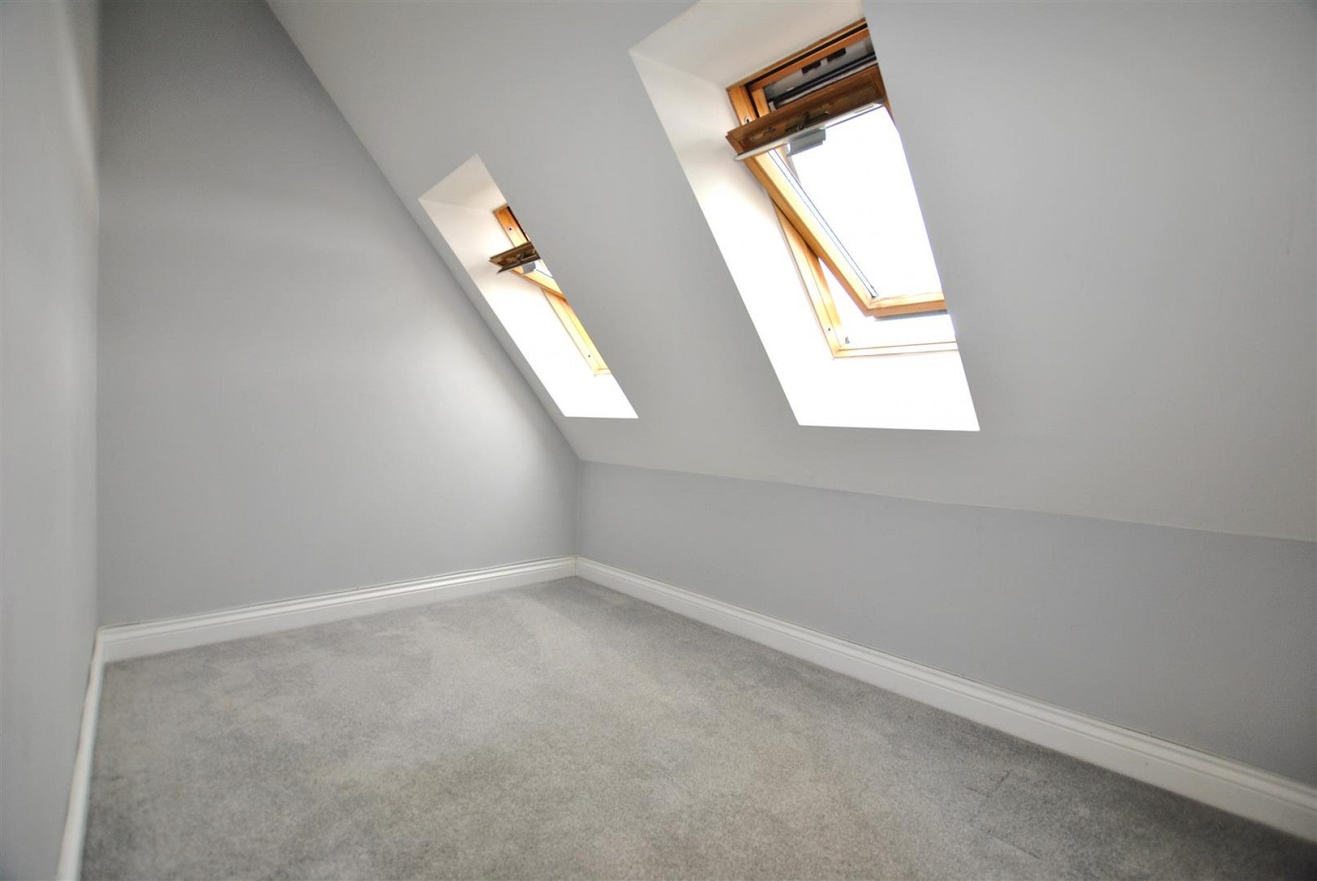 Flat Tibbott Walk in Bristol