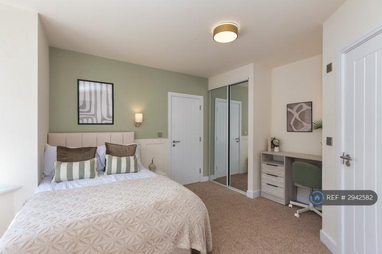 Room Willowdale Road in Liverpool