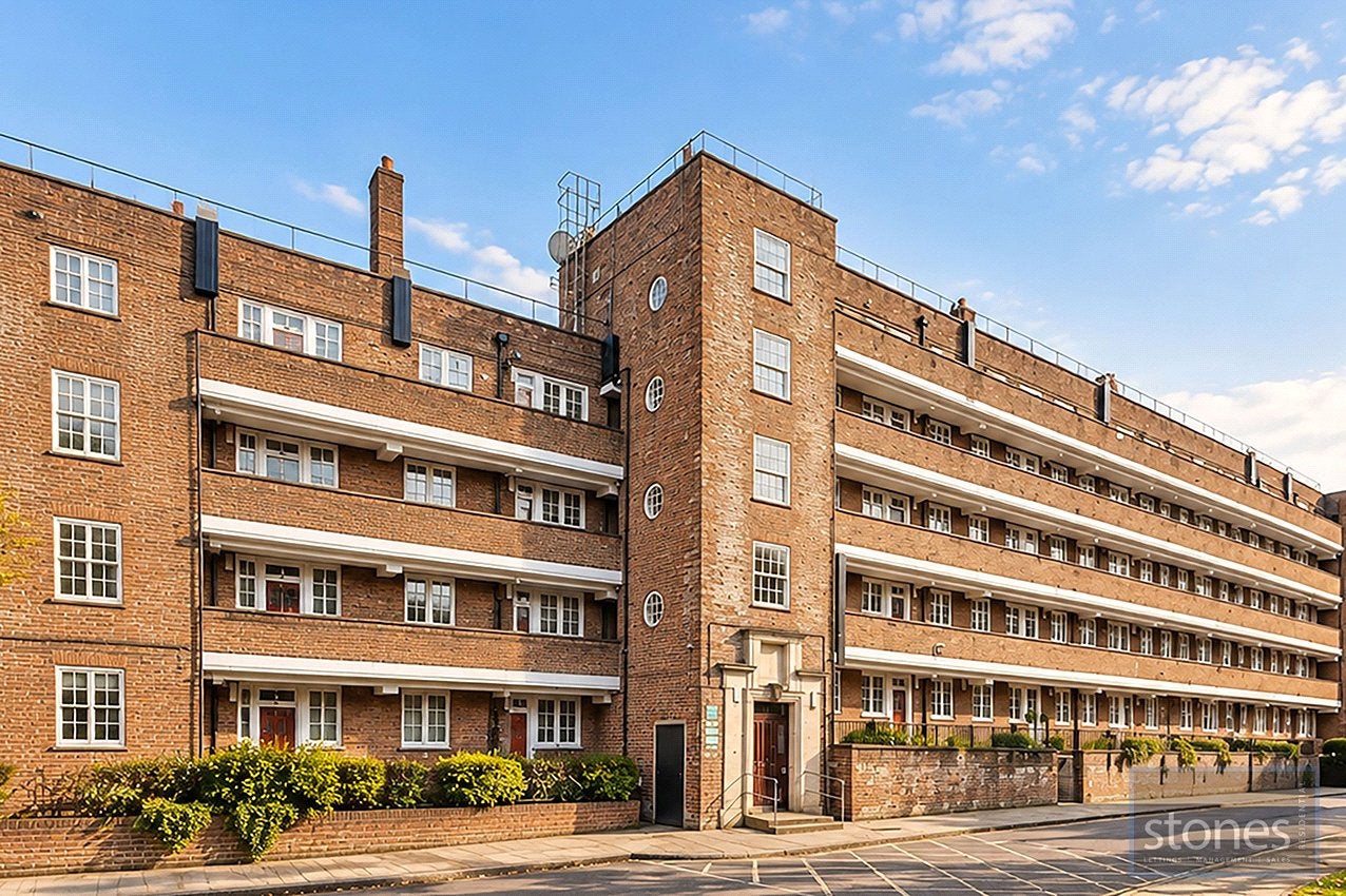Flat Adelaide Road in Greater London