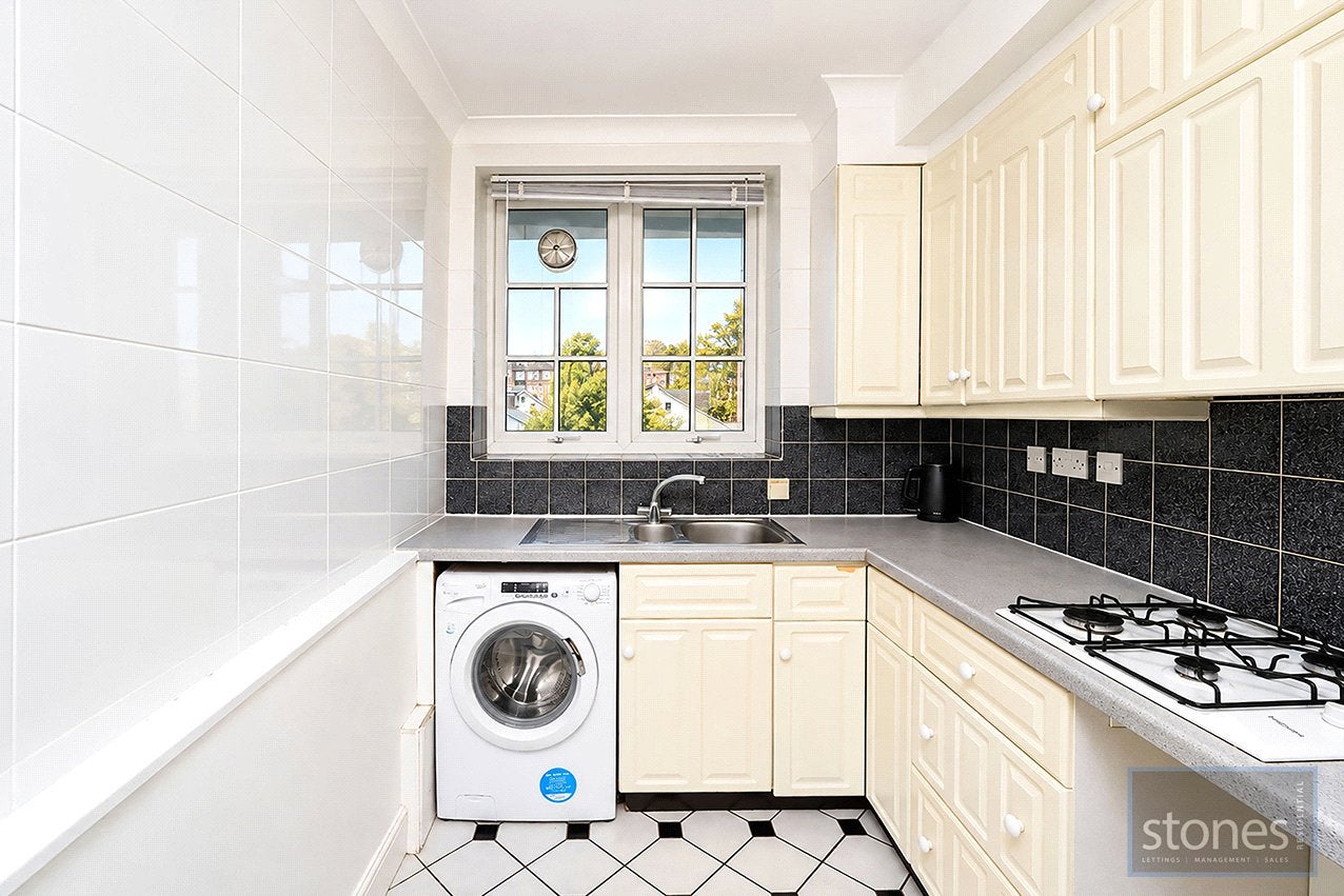 Flat Adelaide Road in Greater London