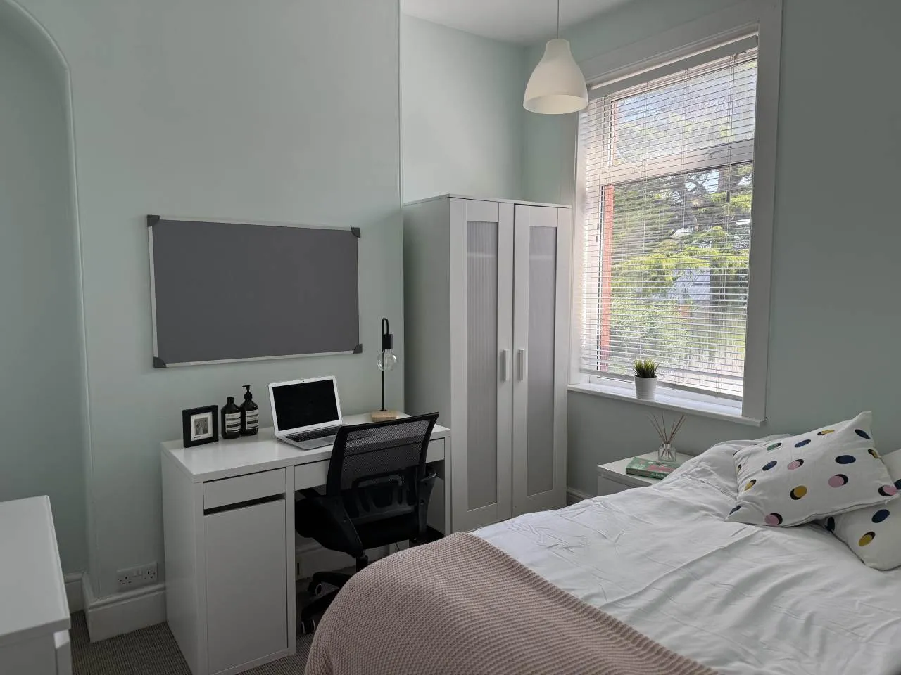 Flat Magdalen Road in Exeter