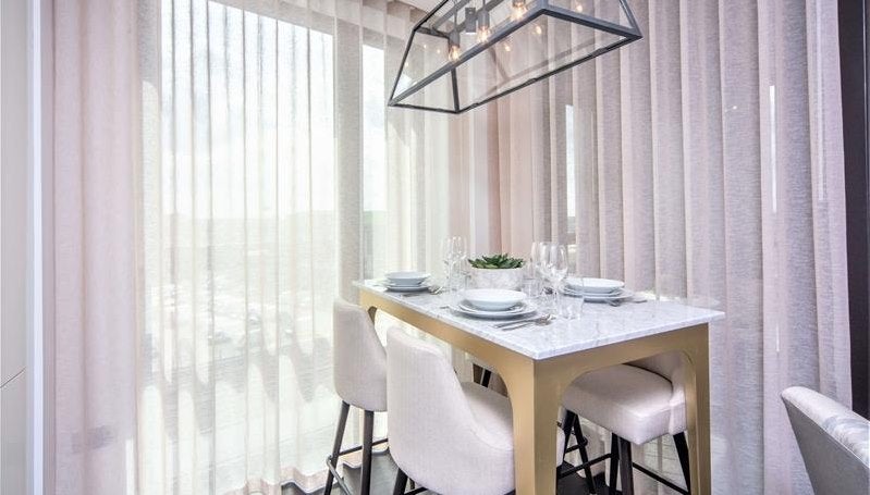 Flat Ponton Road in Greater London