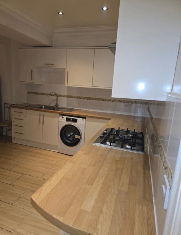 Room Ham Park Road in Greater London