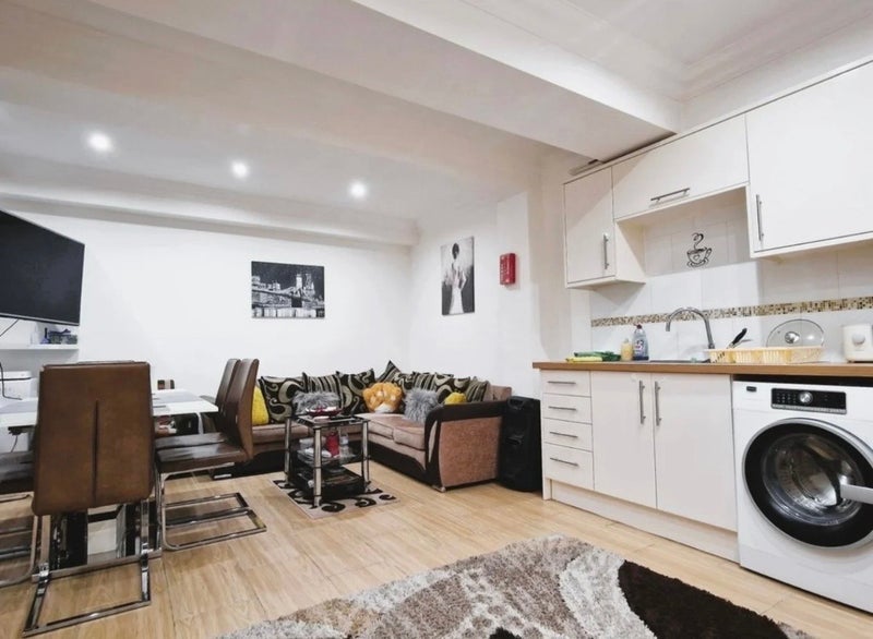 Room Ham Park Road in Greater London