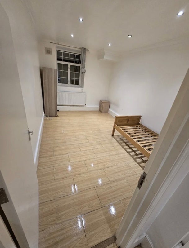 Room Ham Park Road in Greater London