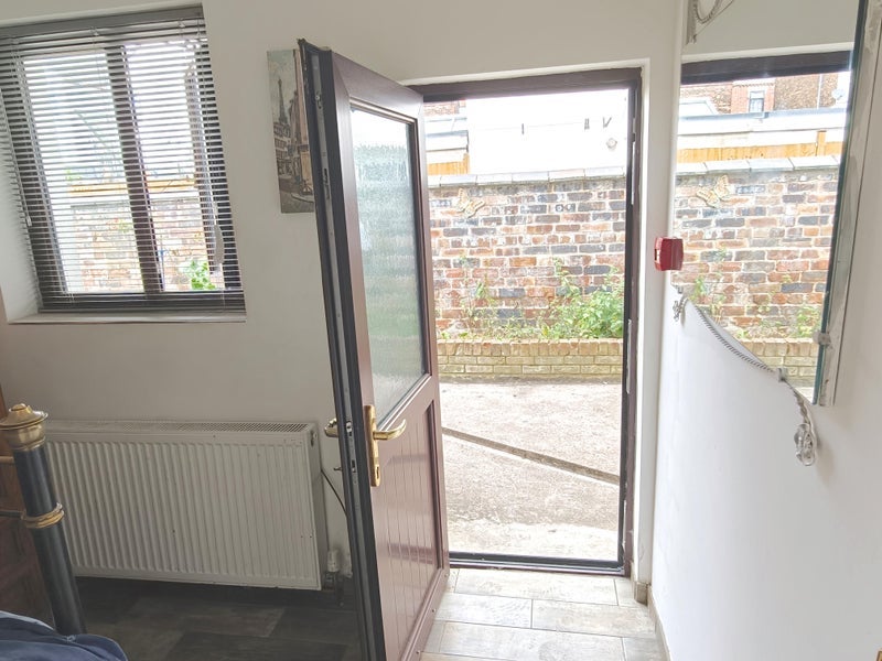 Room Waterloo Road in Stoke-on-Trent
