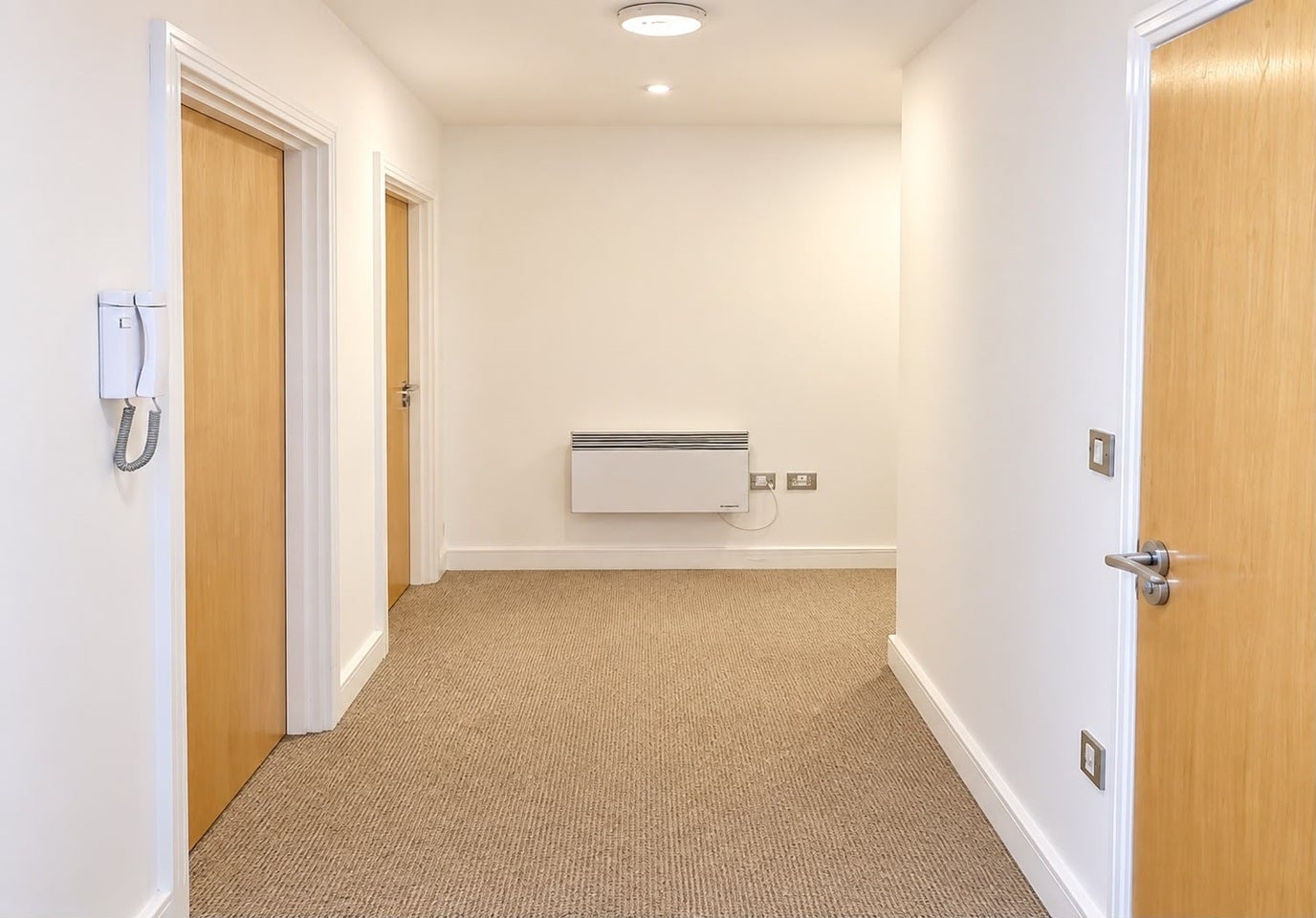 Flat Hainault Street in Greater London