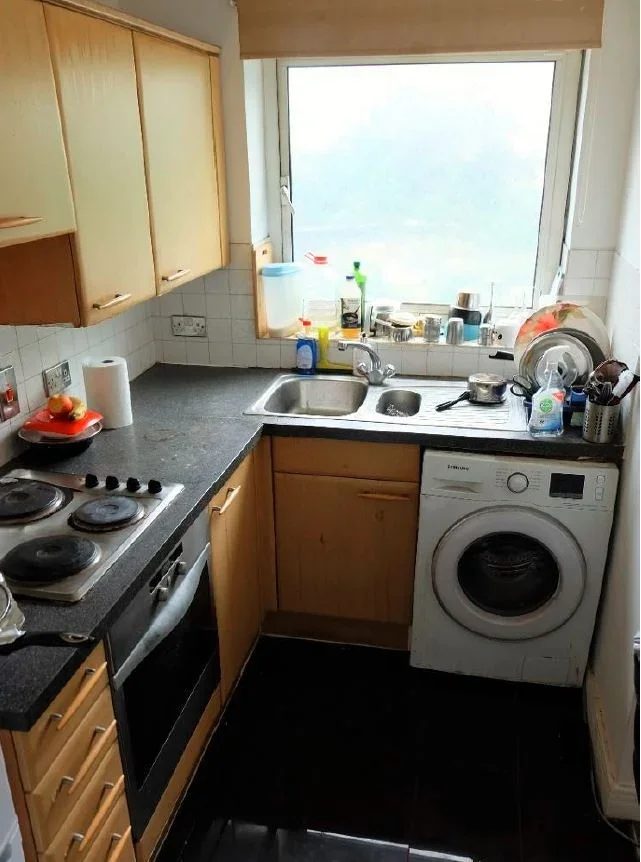Flat Hainault Street in Greater London