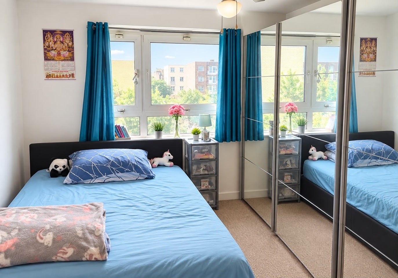Flat Hainault Street in Greater London