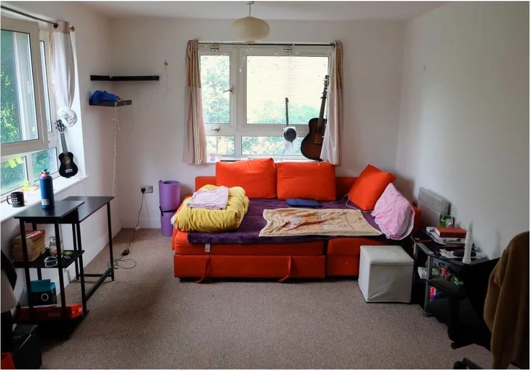 Flat Hainault Street in Greater London
