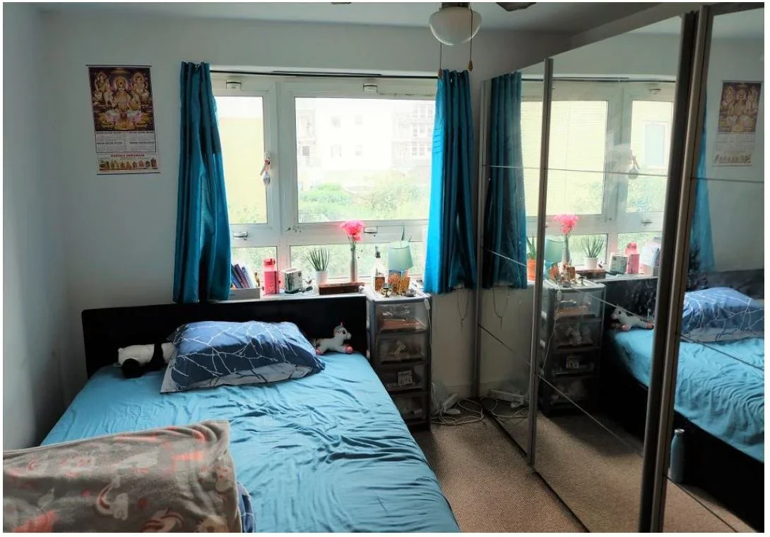 Flat Hainault Street in Greater London