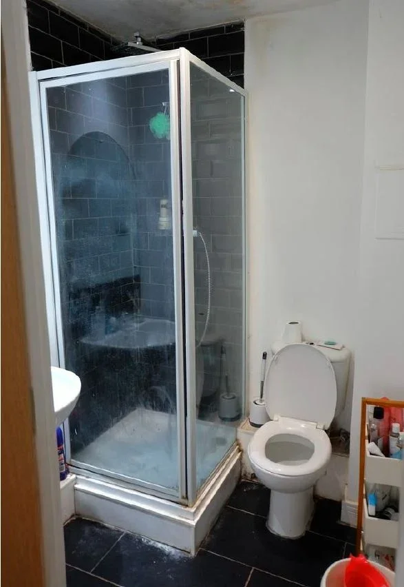 Flat Hainault Street in Greater London
