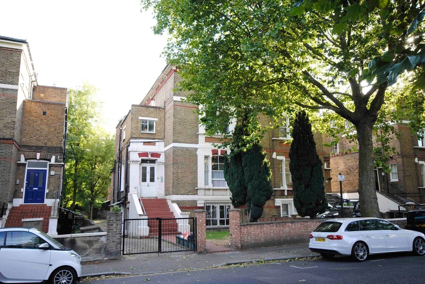 Flat Hillmarton Road in Greater London