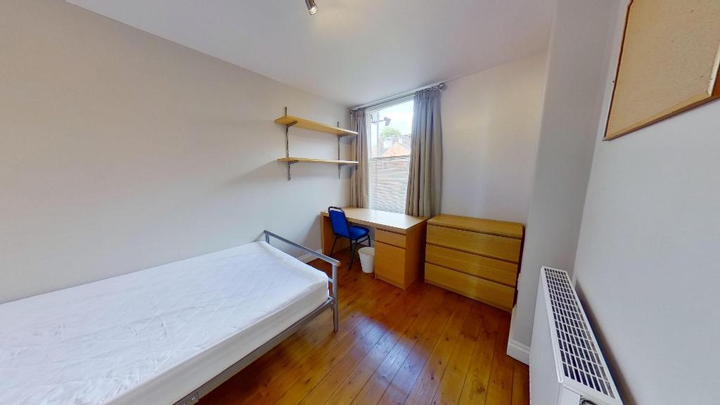Room Balfour Road in Nottingham
