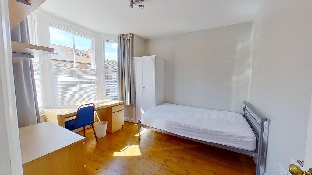 Room Balfour Road in Nottingham