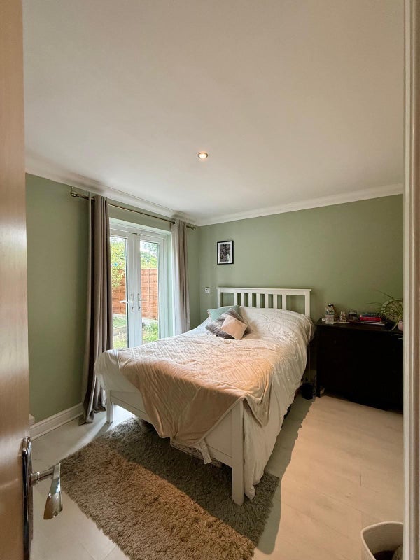 Room Chelsfield Grove in Manchester