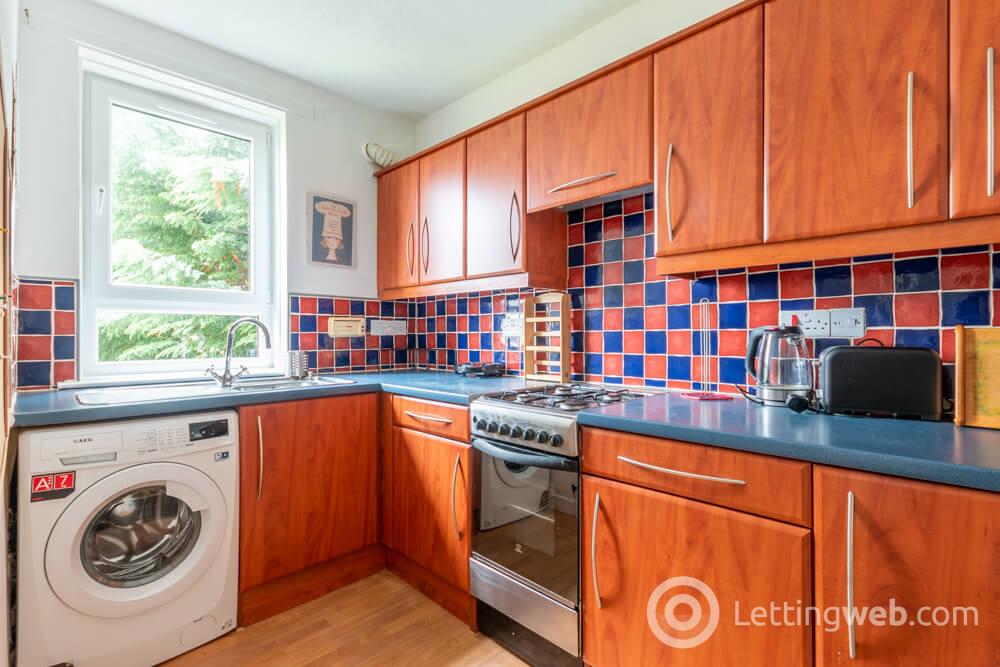 Flat Loganlea Road in Edinburgh