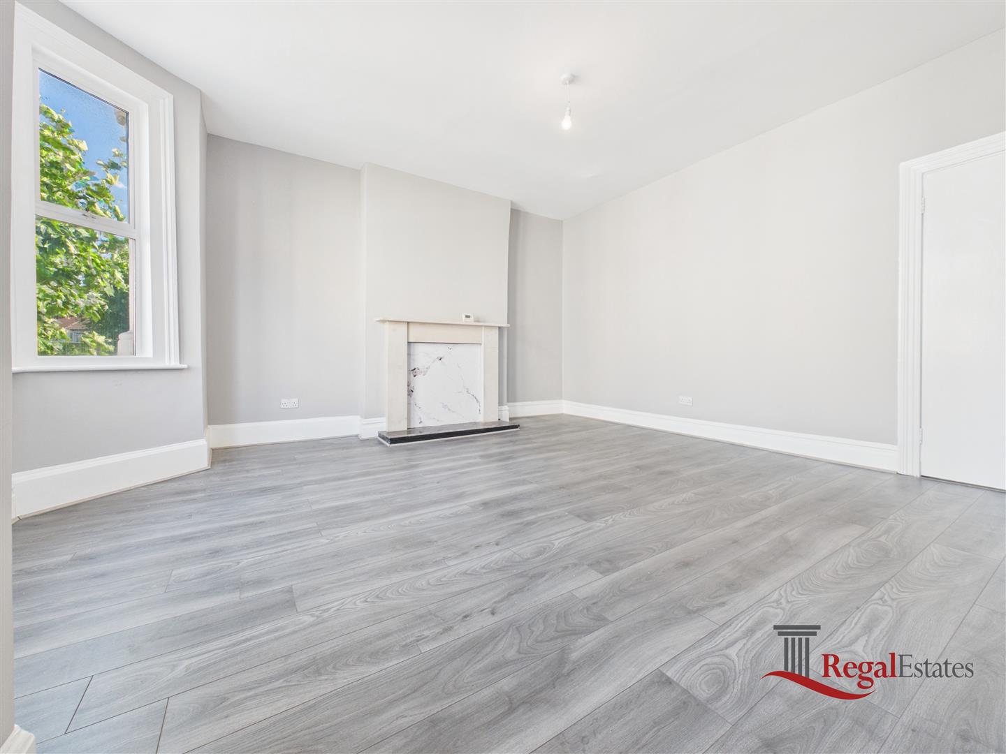 Flat Grange Road in Greater London
