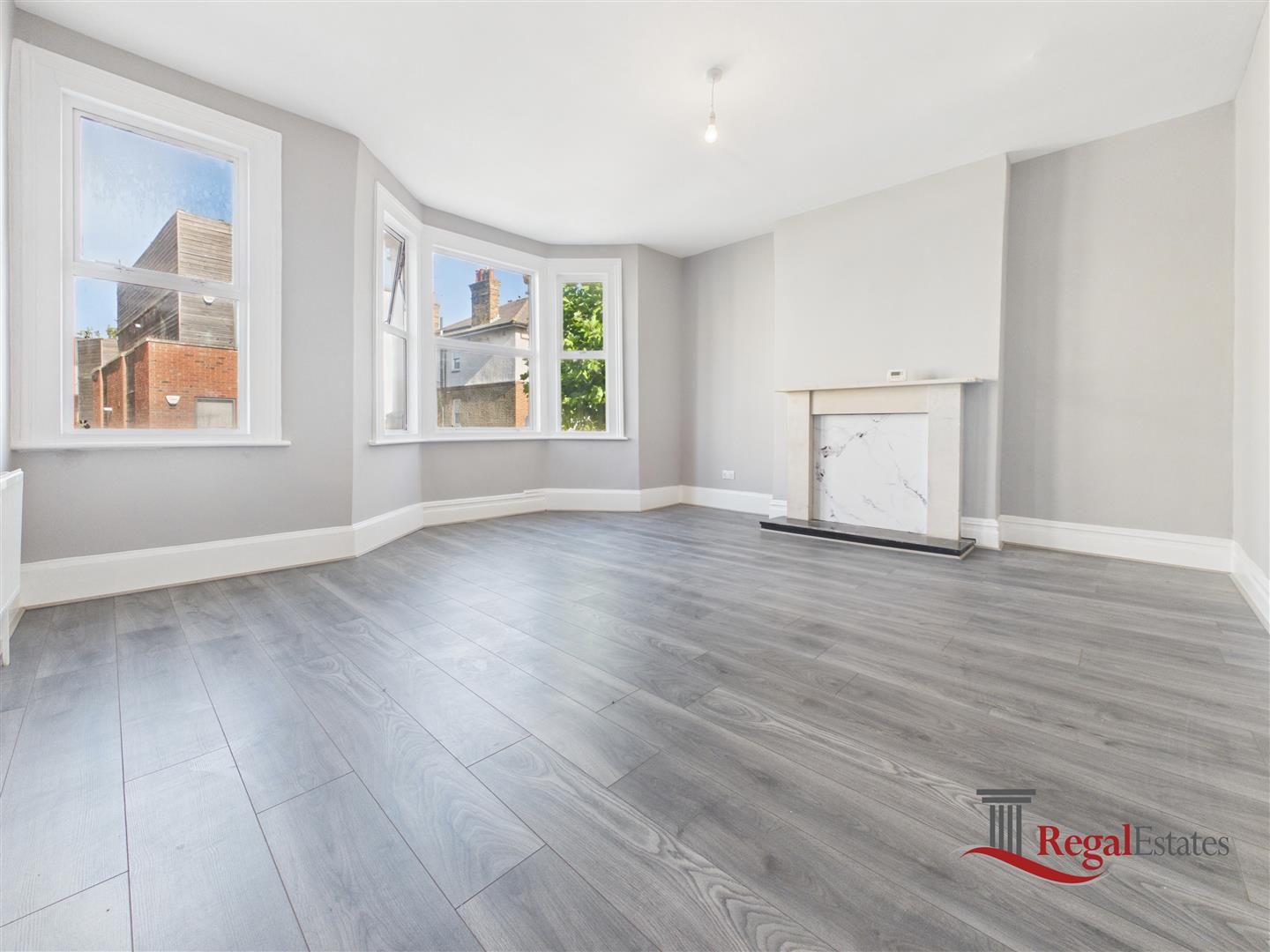 Flat Grange Road in Greater London