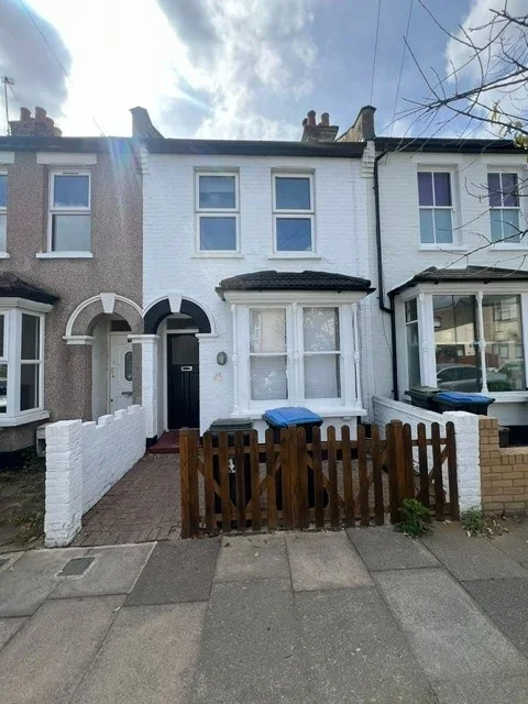 House Cross Road in Greater London