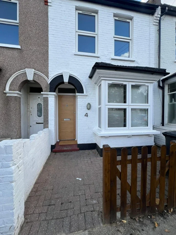House Cross Road in Greater London