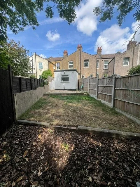 House Cross Road in Greater London