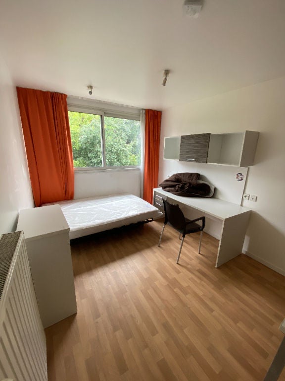 Room Sente sur les Champs in Chelles