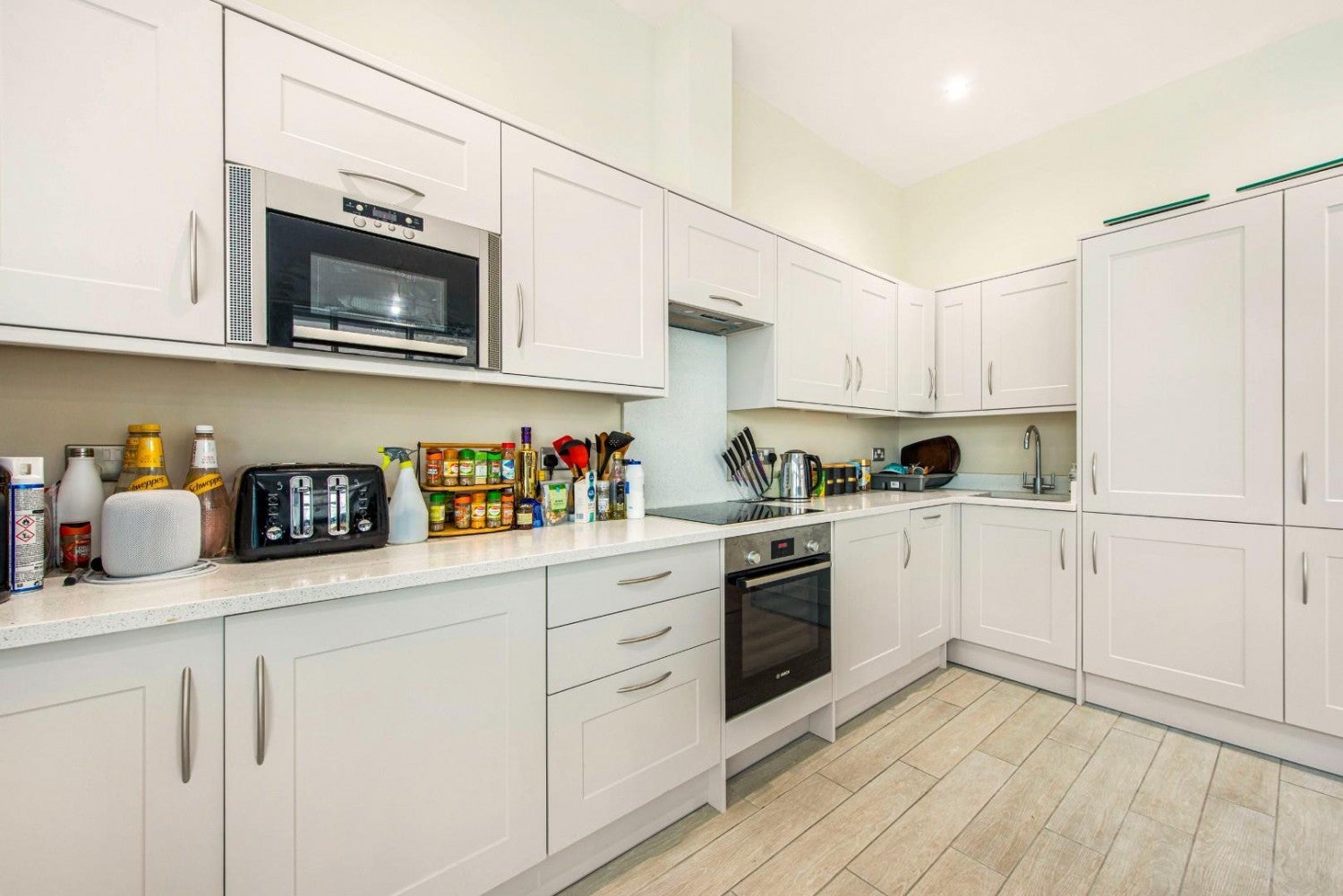 Flat Commercial Road in Greater London