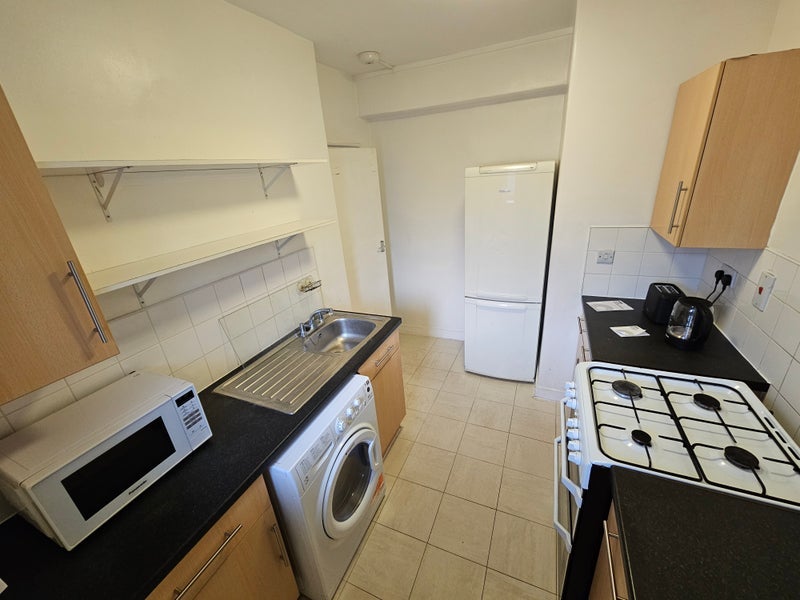 Room Pinchin Street in Greater London