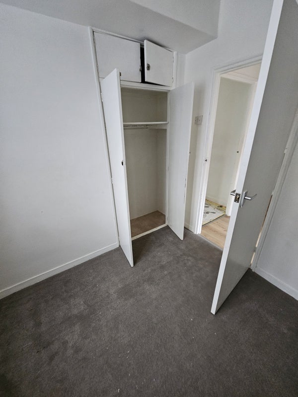 Room Pinchin Street in Greater London