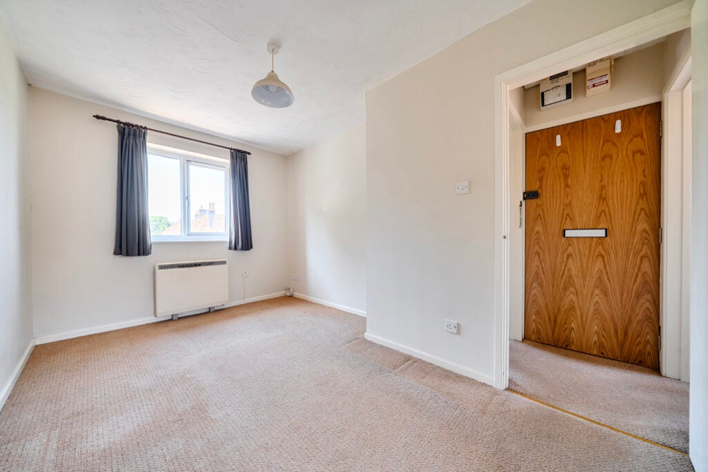 Flat Harris Court in East Hampshire
