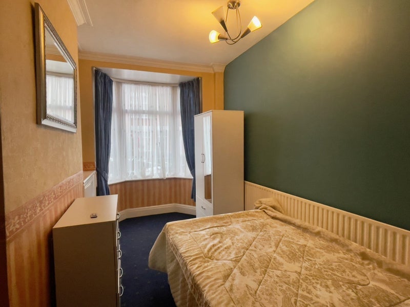 Room Central Road in Leicester