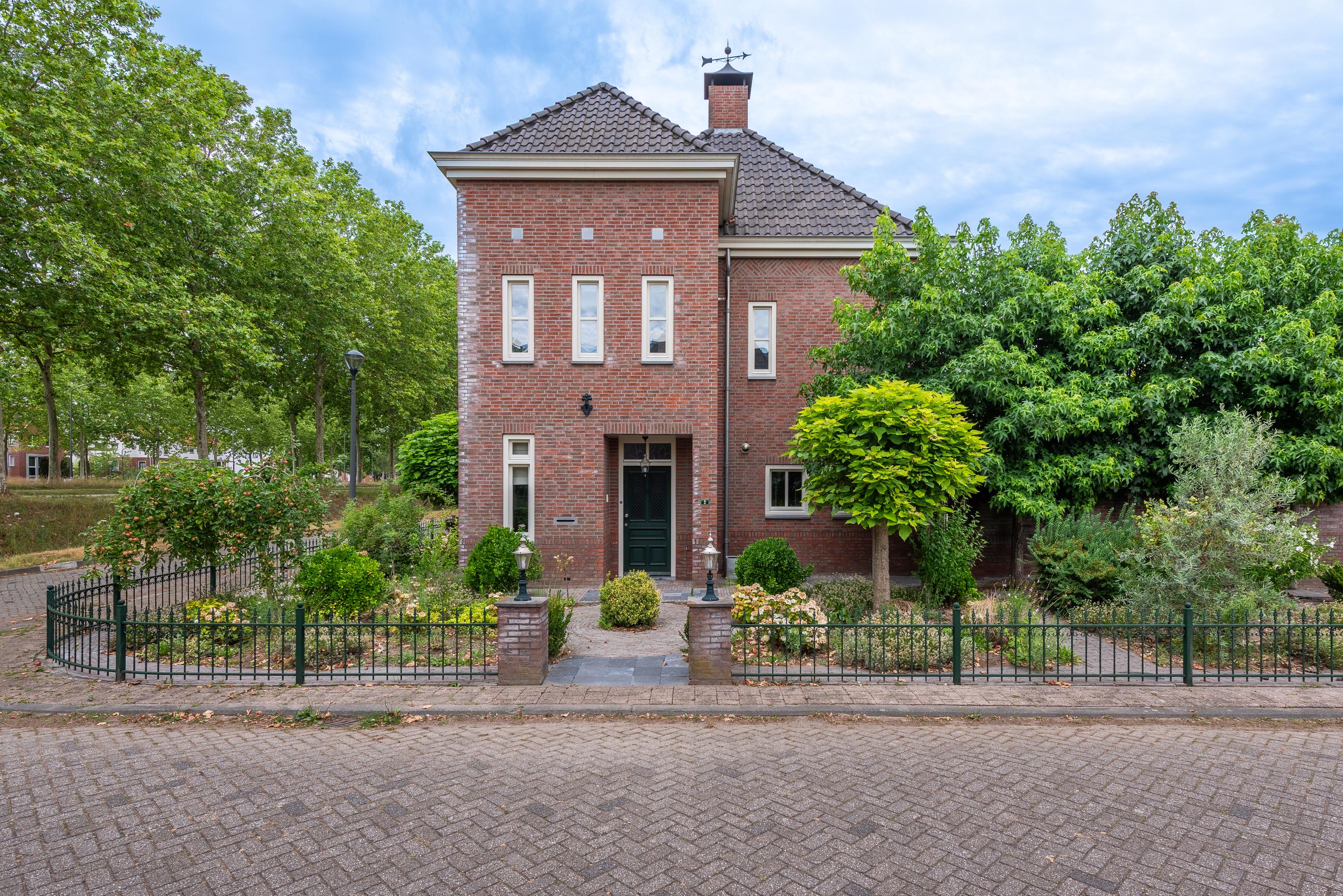 Lagevoort 2 in Helmond