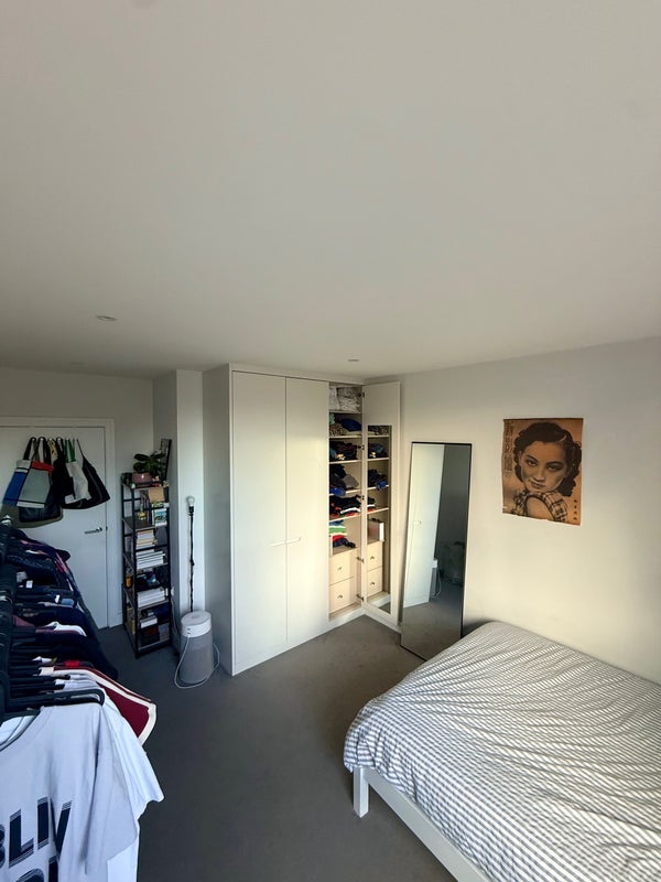 Room Elsdale Street in Greater London