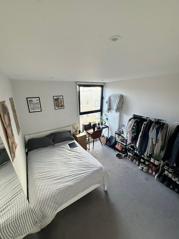 Room Elsdale Street in Greater London