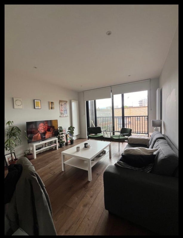 Room Elsdale Street in Greater London