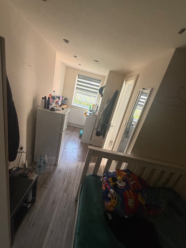 Room Birstall Road in Greater London