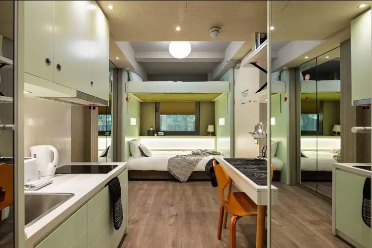 Room Cotton Avenue in Greater London