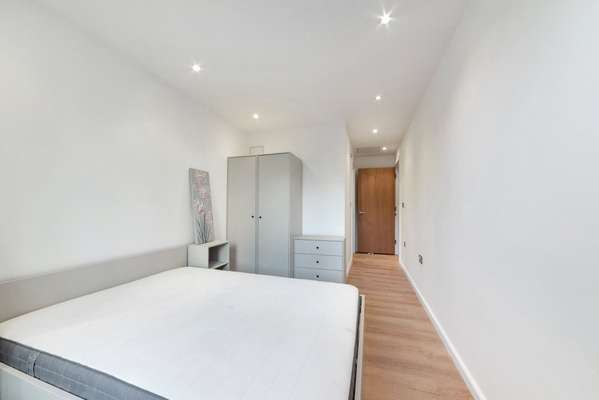 Flat Millharbour in Greater London