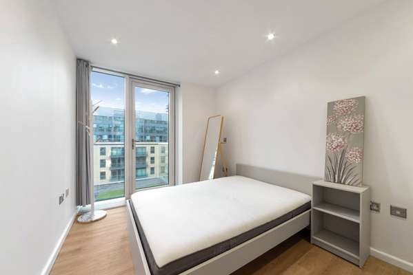 Flat Millharbour in Greater London