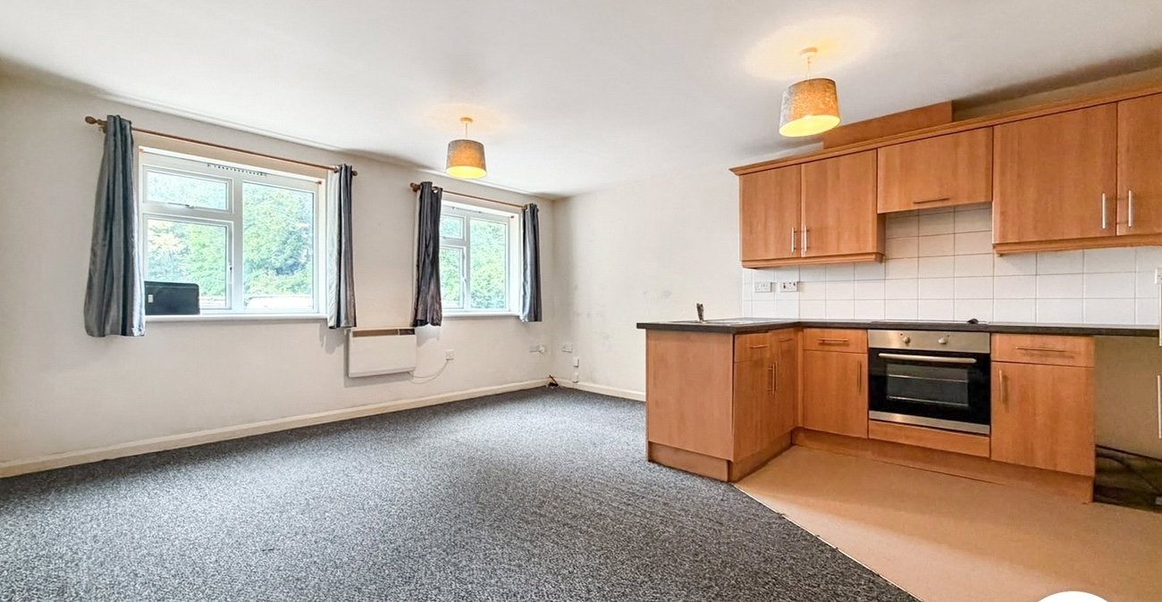 Flat Maidstone Road in Chatham