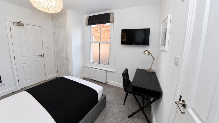 Room Mansfield Road in Reading
