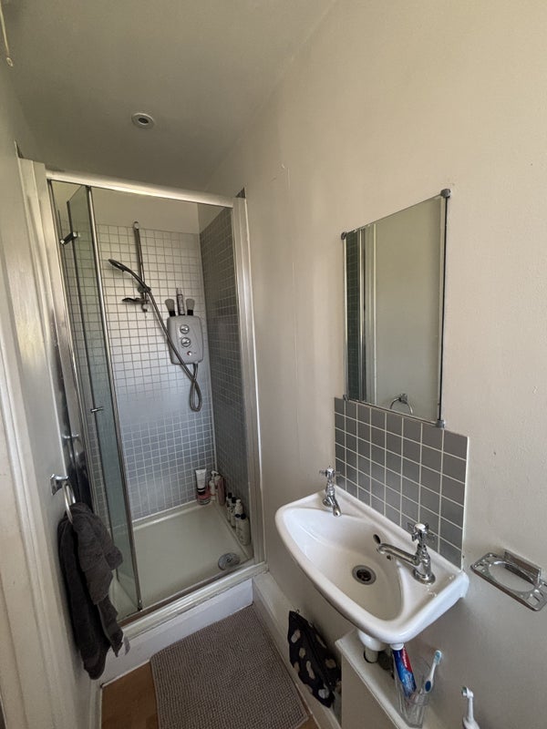 Room Ricards Road in Greater London